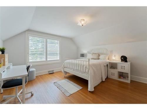 180 Edgehill Drive, Kitchener, ON - Indoor Photo Showing Bedroom