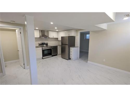 2-74 Dalegrove Drive, Kitchener, ON - Indoor Photo Showing Kitchen