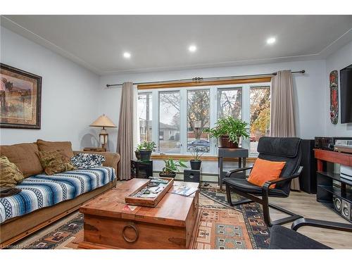 20 Delmar Boulevard, Guelph, ON - Indoor Photo Showing Living Room