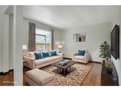 77 Beech Avenue, Cambridge, ON - Indoor Photo Showing Living Room