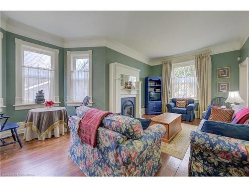 22 Harvey Street, Cambridge, ON - Indoor Photo Showing Living Room