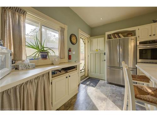 22 Harvey Street, Cambridge, ON - Indoor Photo Showing Kitchen