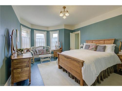 22 Harvey Street, Cambridge, ON - Indoor Photo Showing Bedroom