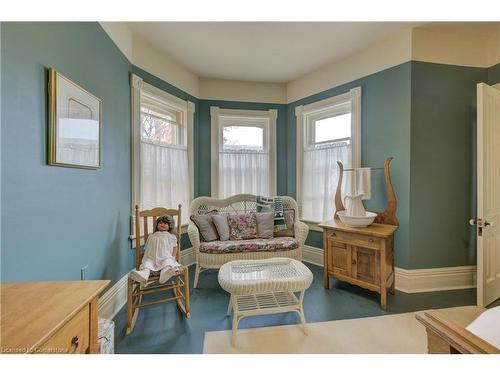 22 Harvey Street, Cambridge, ON - Indoor Photo Showing Living Room