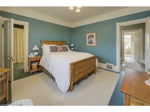 22 Harvey Street, Cambridge, ON - Indoor Photo Showing Bedroom