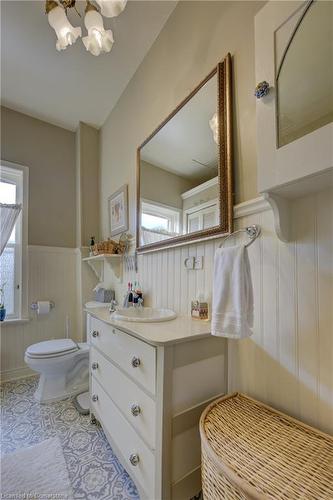 22 Harvey Street, Cambridge, ON - Indoor Photo Showing Bathroom