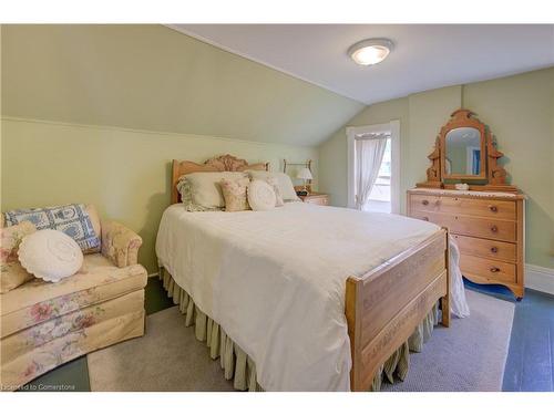 22 Harvey Street, Cambridge, ON - Indoor Photo Showing Bedroom