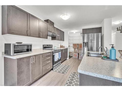 82 Pony Way E, Kitchener, ON - Indoor Photo Showing Kitchen With Upgraded Kitchen