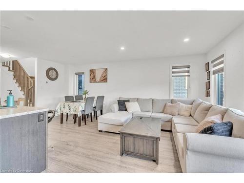 82 Pony Way E, Kitchener, ON - Indoor Photo Showing Living Room