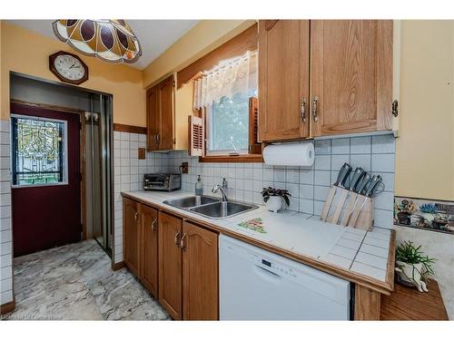 273 Heritage Drive, Kitchener, ON - Indoor Photo Showing Kitchen With Double Sink