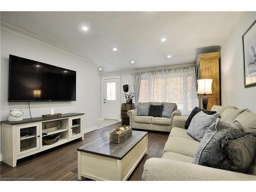 9 Christopher Drive, Cambridge, ON - Indoor Photo Showing Living Room