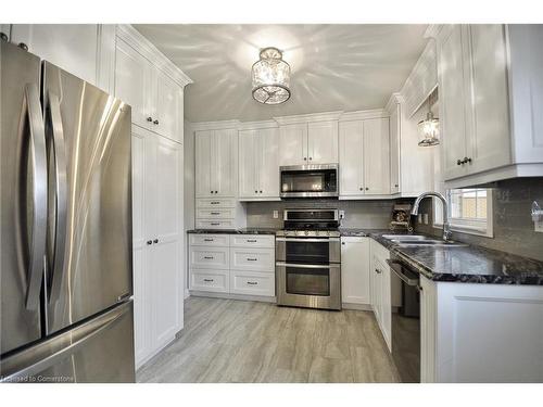 9 Christopher Drive, Cambridge, ON - Indoor Photo Showing Kitchen With Double Sink With Upgraded Kitchen