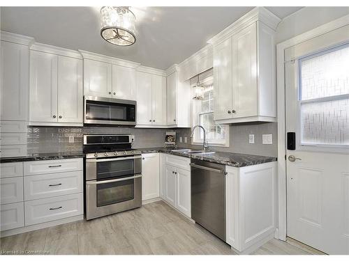 9 Christopher Drive, Cambridge, ON - Indoor Photo Showing Kitchen