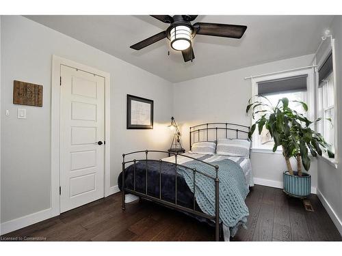 9 Christopher Drive, Cambridge, ON - Indoor Photo Showing Bedroom