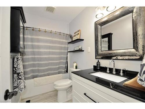 9 Christopher Drive, Cambridge, ON - Indoor Photo Showing Bathroom