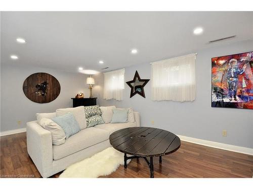 9 Christopher Drive, Cambridge, ON - Indoor Photo Showing Living Room