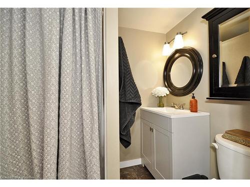 9 Christopher Drive, Cambridge, ON - Indoor Photo Showing Bathroom