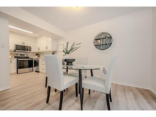 21-20 Paulander Drive, Kitchener, ON - Indoor Photo Showing Dining Room