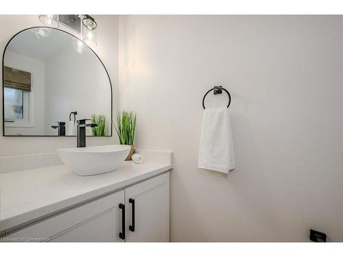 21-20 Paulander Drive, Kitchener, ON - Indoor Photo Showing Bathroom