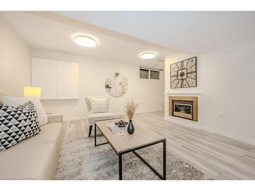 21-20 Paulander Drive, Kitchener, ON - Indoor Photo Showing Living Room With Fireplace