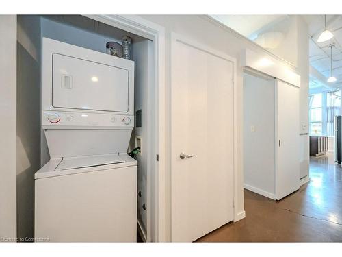 220-410 King Street W, Kitchener, ON - Indoor Photo Showing Laundry Room