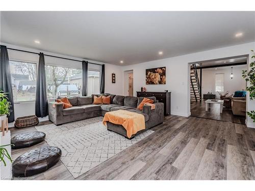 335 Leopold Street, Wingham, ON - Indoor Photo Showing Living Room