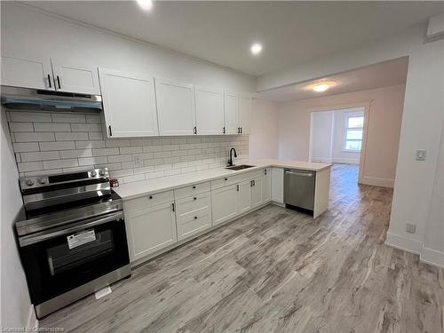 35 Concession Street, Cambridge, ON - Indoor Photo Showing Kitchen With Upgraded Kitchen