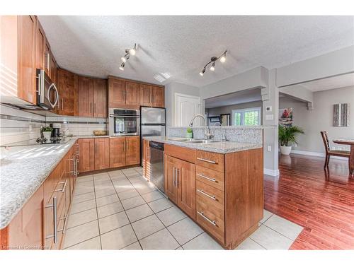 107 Glencliffe Court, Kitchener, ON - Indoor Photo Showing Kitchen