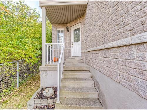 107 Glencliffe Court, Kitchener, ON - Outdoor