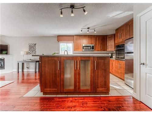 107 Glencliffe Court, Kitchener, ON - Indoor Photo Showing Kitchen