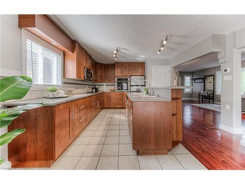 107 Glencliffe Court, Kitchener, ON - Indoor Photo Showing Kitchen