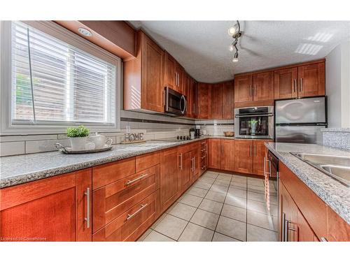 107 Glencliffe Court, Kitchener, ON - Indoor Photo Showing Kitchen