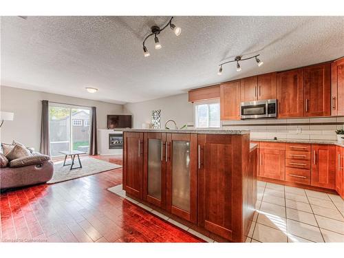 107 Glencliffe Court, Kitchener, ON - Indoor Photo Showing Kitchen