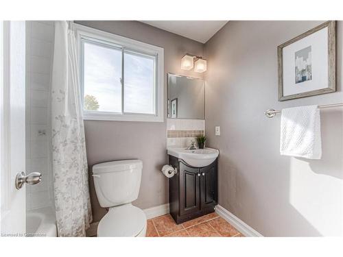 107 Glencliffe Court, Kitchener, ON - Indoor Photo Showing Bathroom