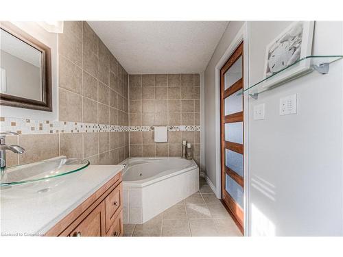 107 Glencliffe Court, Kitchener, ON - Indoor Photo Showing Bathroom