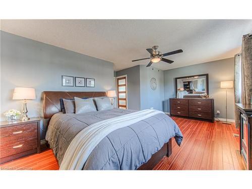 107 Glencliffe Court, Kitchener, ON - Indoor Photo Showing Bedroom