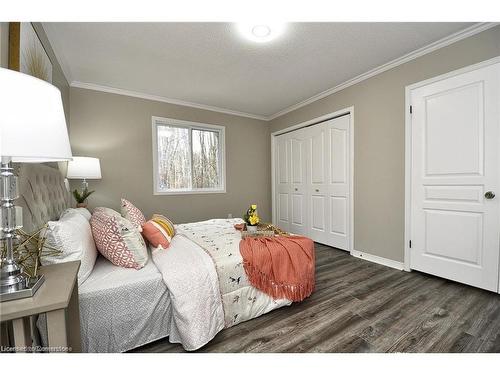 830 Railton Avenue, London, ON - Indoor Photo Showing Bedroom