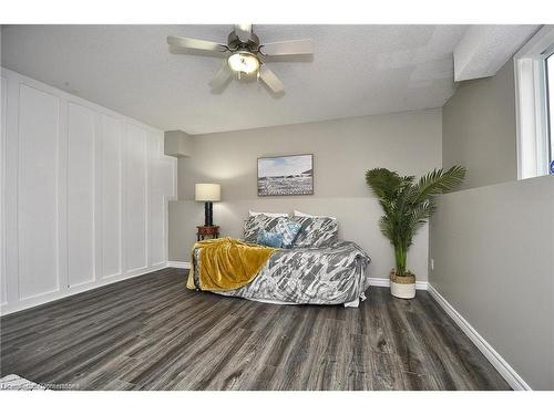 830 Railton Avenue, London, ON - Indoor Photo Showing Bedroom