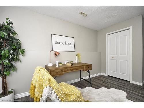 830 Railton Avenue, London, ON - Indoor Photo Showing Bedroom