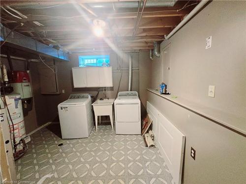 830 Railton Avenue, London, ON - Indoor Photo Showing Laundry Room