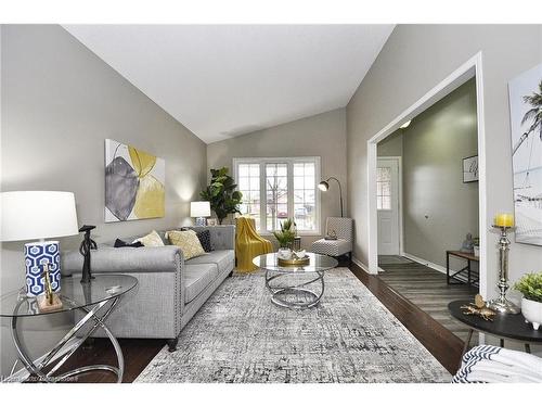 830 Railton Avenue, London, ON - Indoor Photo Showing Living Room