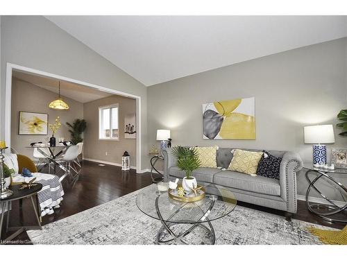 830 Railton Avenue, London, ON - Indoor Photo Showing Living Room