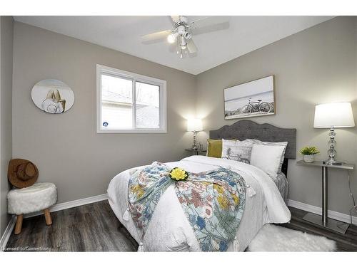 830 Railton Avenue, London, ON - Indoor Photo Showing Bedroom