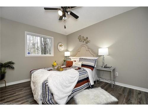 830 Railton Avenue, London, ON - Indoor Photo Showing Bedroom