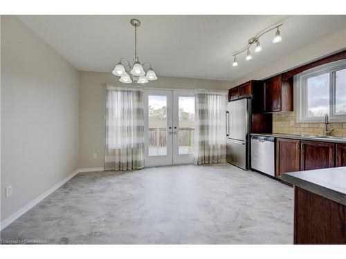 11B-50 Howe Drive, Kitchener, ON - Indoor Photo Showing Kitchen