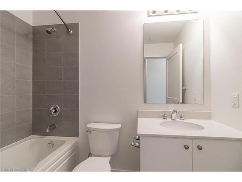 212-251 Northfield Drive, Waterloo, ON - Indoor Photo Showing Bathroom