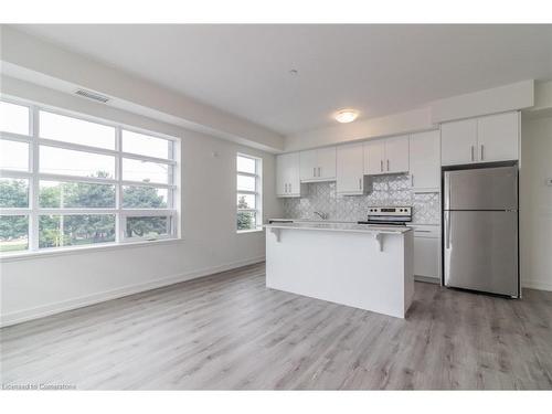 212-251 Northfield Drive, Waterloo, ON - Indoor Photo Showing Kitchen With Stainless Steel Kitchen With Upgraded Kitchen