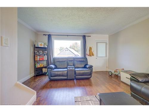 6-55 Blandford Street, Woodstock, ON - Indoor Photo Showing Living Room