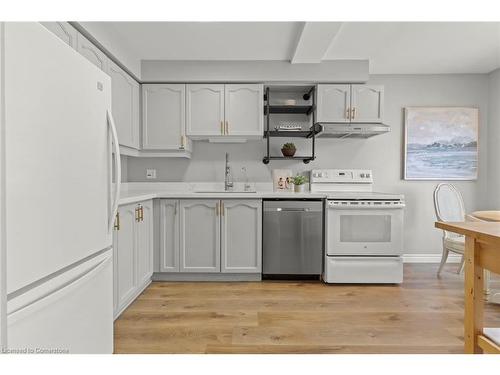 449 Shadow Wood Crescent, Waterloo, ON - Indoor Photo Showing Kitchen