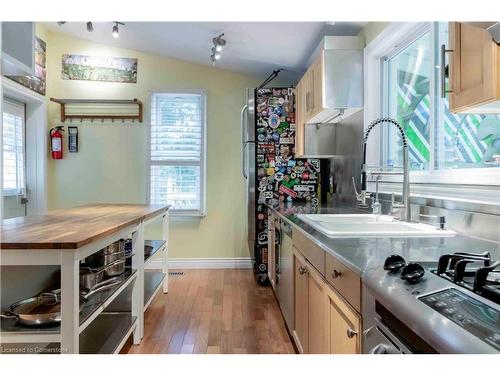 66 Short Street, Waterloo, ON - Indoor Photo Showing Kitchen